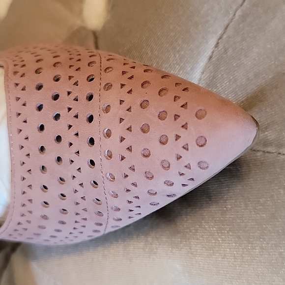 ALFANI Brezee Dusty Mauve Laser Cut Out Heel - Picture 6 of 6